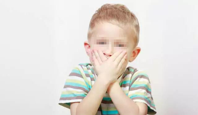 小儿口吃有哪些症状？